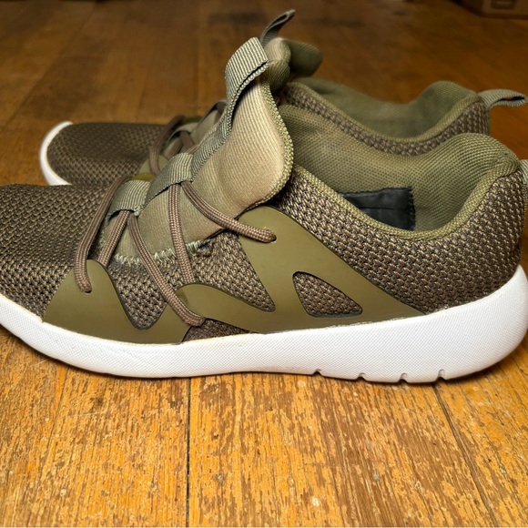H&M Divided Green and White Mesh Sneakers - 7.5 (38) - Picture 6 of 9